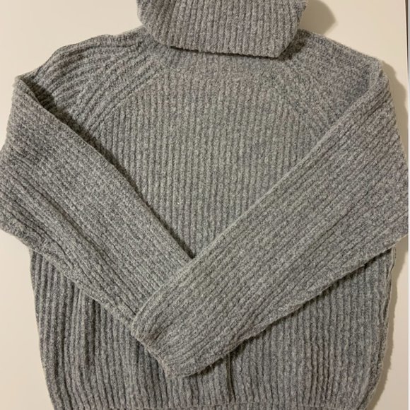 Sweater Bundle (6) - Picture 1 of 6